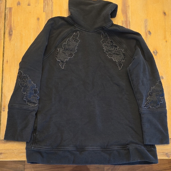 lululemon athletica Sweaters - Lululemon Black Lace Sweatshirt
